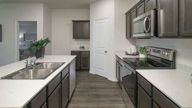 3100 Charleston Drive, Ennis, TX 75119