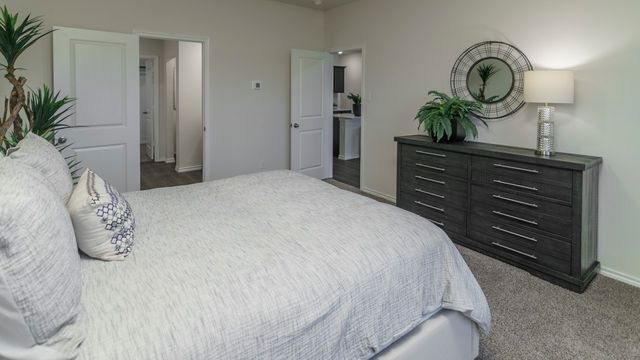 3100 Charleston Drive, Ennis, TX 75119