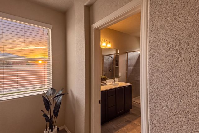 6923 Silver Moon Road NW, Albuquerque, NM 87114
