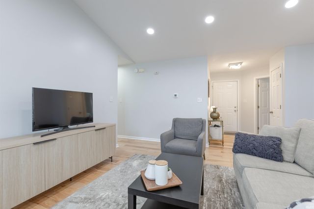 7126 W Prominence Pointe, Bloomington, IN 47404