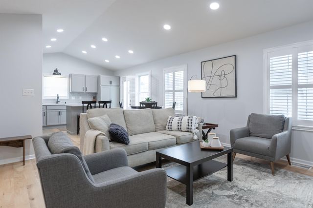 7126 W Prominence Pointe, Bloomington, IN 47404