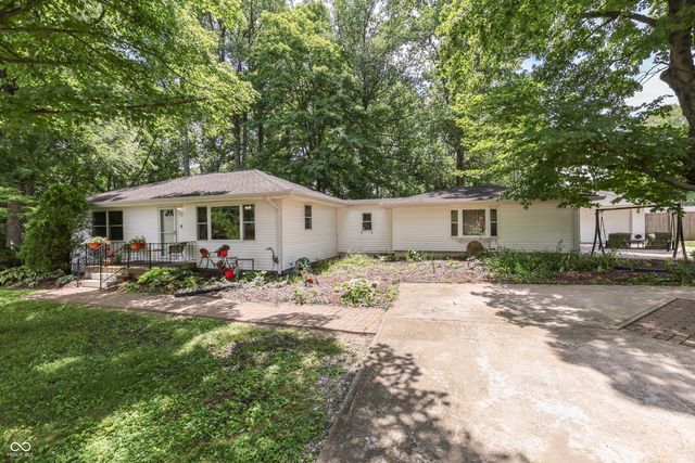 5621 W Smokey Row Road W, Greenwood, IN 46143