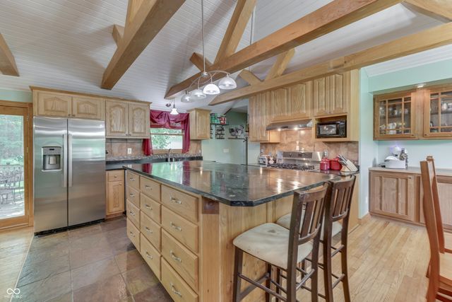 5621 W Smokey Row Road W, Greenwood, IN 46143