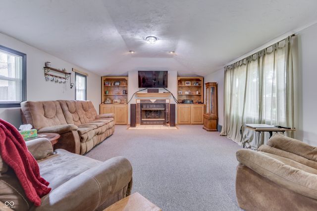 5621 W Smokey Row Road W, Greenwood, IN 46143