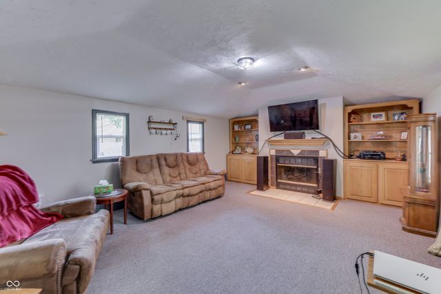 5621 W Smokey Row Road W, Greenwood, IN 46143