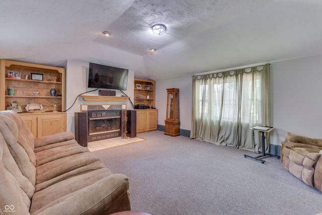 5621 W Smokey Row Road W, Greenwood, IN 46143