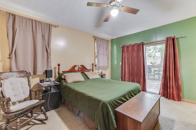 5621 W Smokey Row Road W, Greenwood, IN 46143