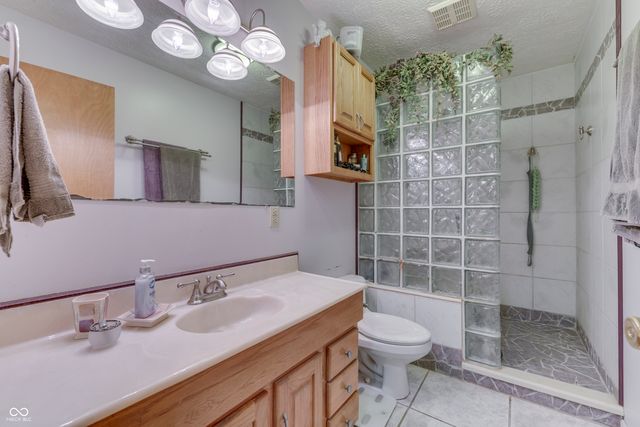 5621 W Smokey Row Road W, Greenwood, IN 46143