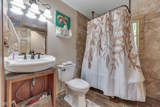 5621 W Smokey Row Road W, Greenwood, IN 46143