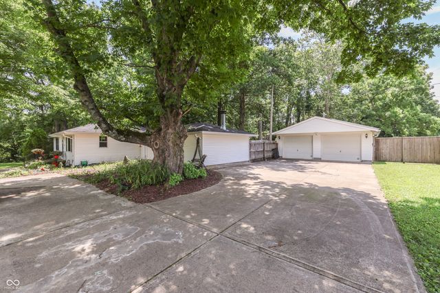 5621 W Smokey Row Road W, Greenwood, IN 46143
