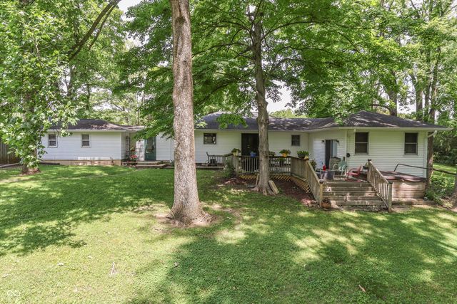 5621 W Smokey Row Road W, Greenwood, IN 46143