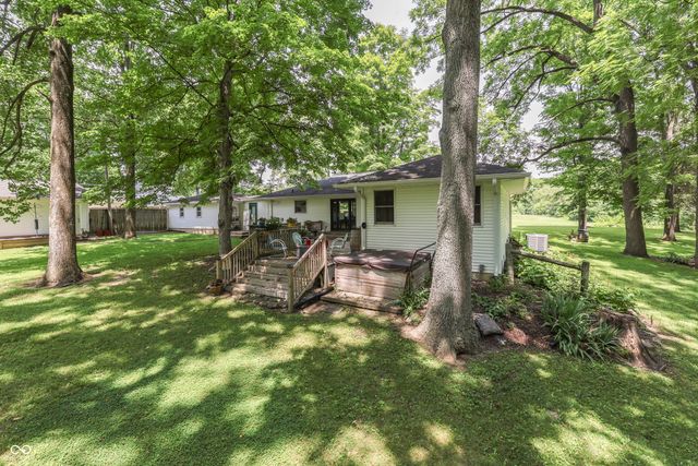 5621 W Smokey Row Road W, Greenwood, IN 46143