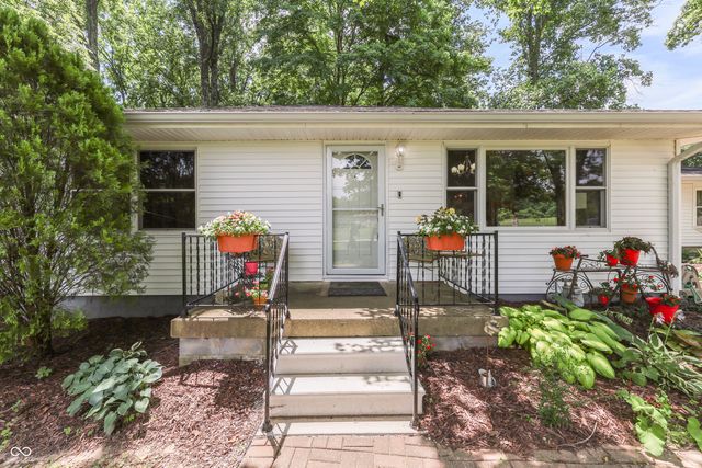 5621 W Smokey Row Road W, Greenwood, IN 46143