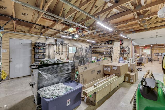 5621 W Smokey Row Road W, Greenwood, IN 46143