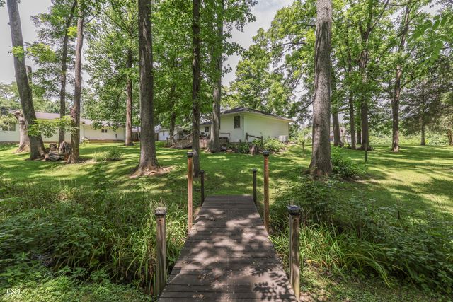 5621 W Smokey Row Road W, Greenwood, IN 46143