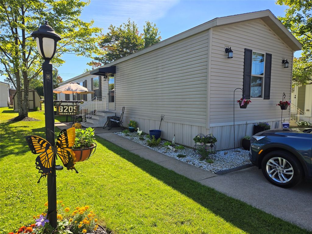 8205 BRIERCREST Drive, Erie, PA 16509