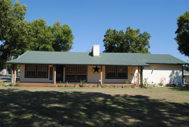 908 N Austin St, Comanche, TX 76442