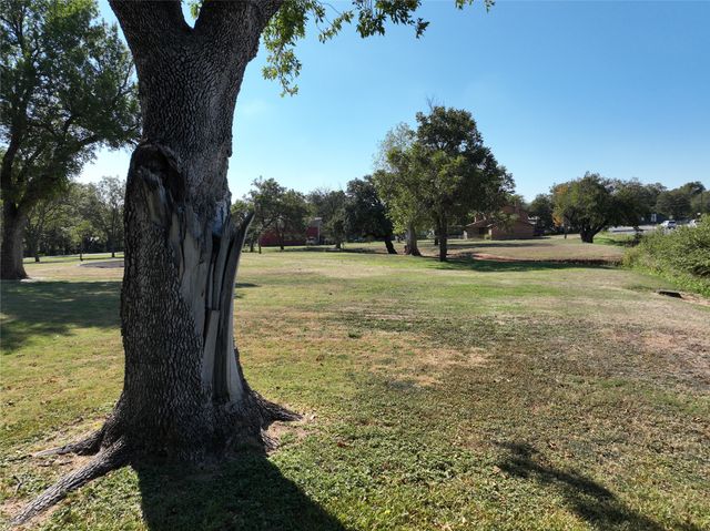 908 N Austin St, Comanche, TX 76442