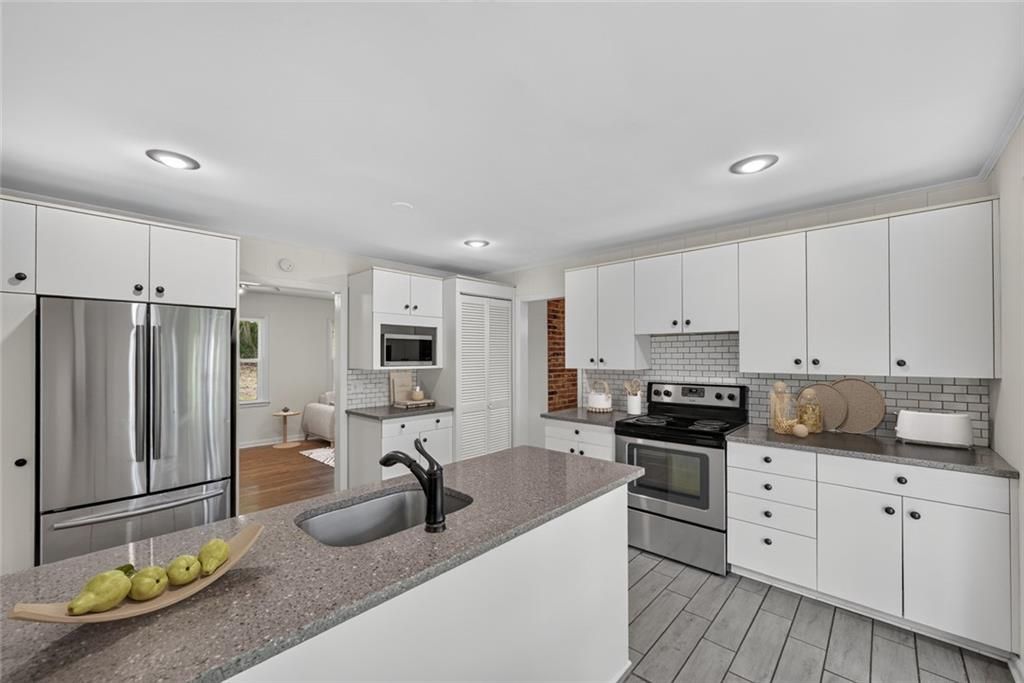 Image 7 of property listing at 3268 N Druid Hills Road, Decatur, GA 30033