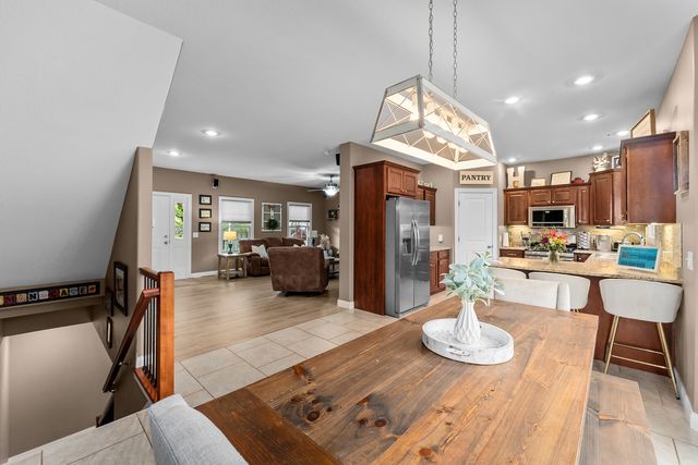 431 N 8th Street, Leclaire, IA 52753