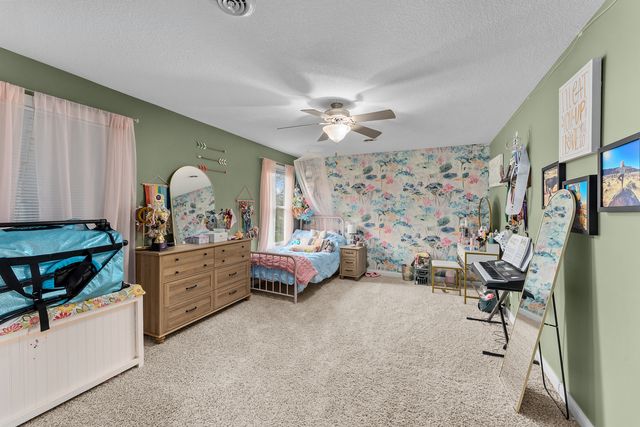431 N 8th Street, Leclaire, IA 52753