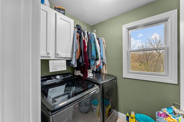 431 N 8th Street, Leclaire, IA 52753