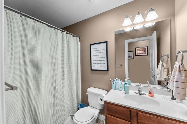 431 N 8th Street, Leclaire, IA 52753
