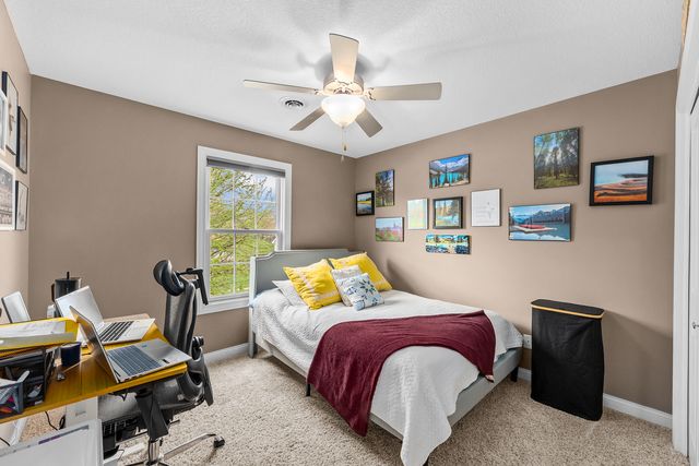 431 N 8th Street, Leclaire, IA 52753