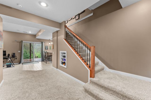 431 N 8th Street, Leclaire, IA 52753