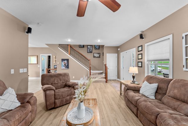 431 N 8th Street, Leclaire, IA 52753