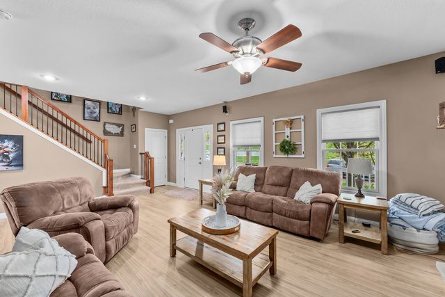 431 N 8th Street, Leclaire, IA 52753