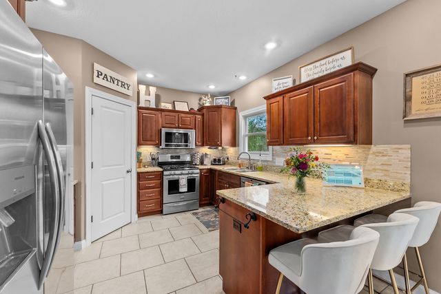 431 N 8th Street, Leclaire, IA 52753