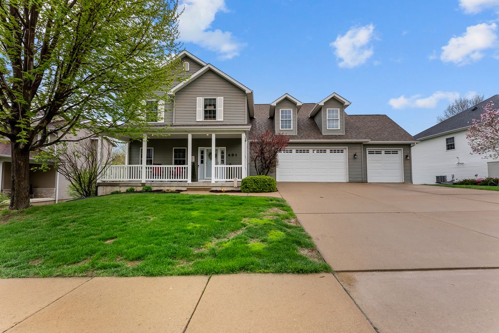 431 N 8th Street, Leclaire, IA 52753