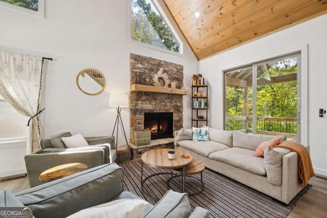 345 Deer Trail, Mineral Bluff, GA 30559