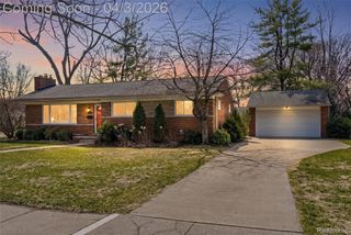 16115 Reedmere Avenue, Beverly Hills Village, MI 48025