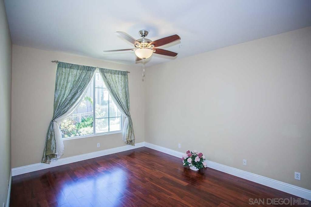 Image 10 of property listing at 12362 Carmel Country Rd G208, San Diego, CA 92130