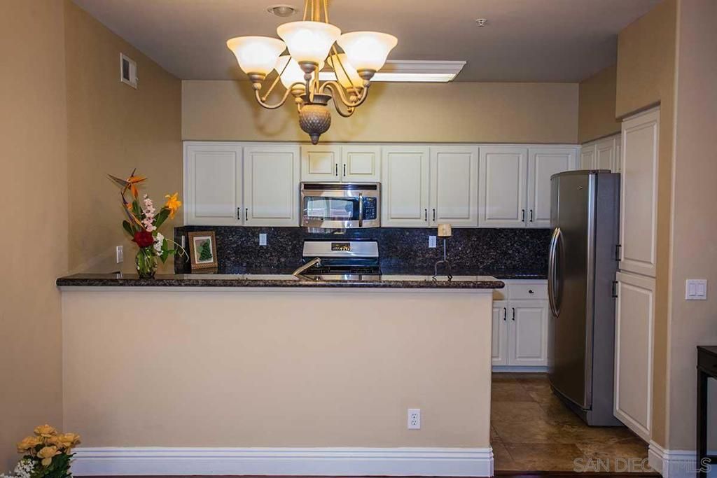 Image 11 of property listing at 12362 Carmel Country Rd G208, San Diego, CA 92130