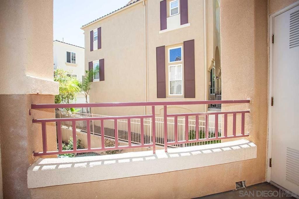 Image 15 of property listing at 12362 Carmel Country Rd G208, San Diego, CA 92130