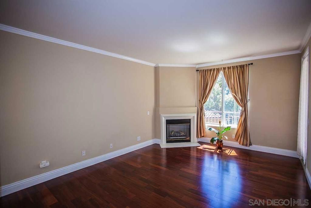 Image 4 of property listing at 12362 Carmel Country Rd G208, San Diego, CA 92130