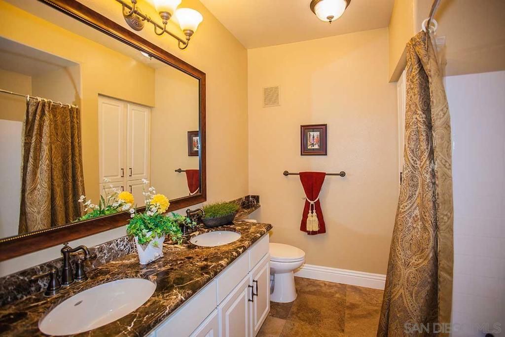 Image 6 of property listing at 12362 Carmel Country Rd G208, San Diego, CA 92130