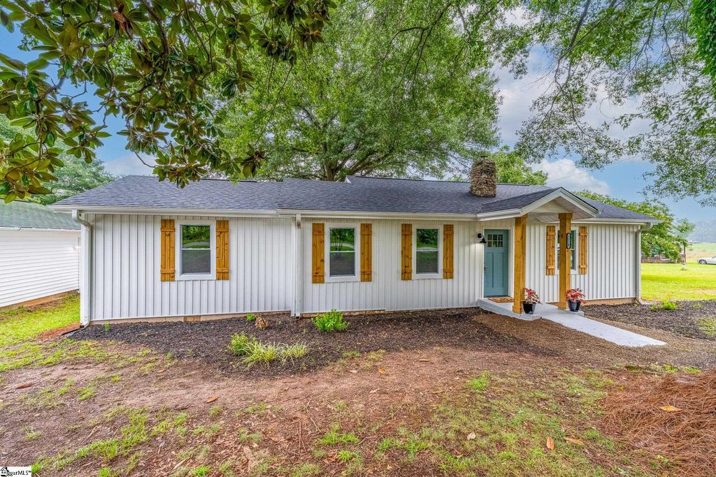 2220 Davis Road, Woodruff, SC 29388