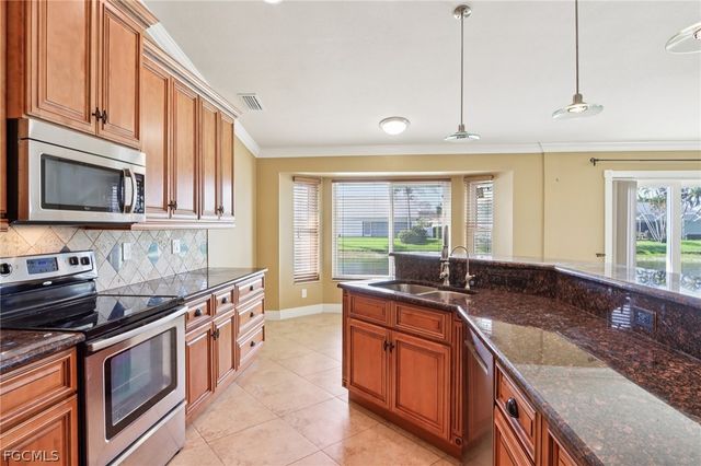 5118 Harrogate CT, Naples, FL 34112