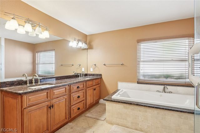 5118 Harrogate CT, Naples, FL 34112