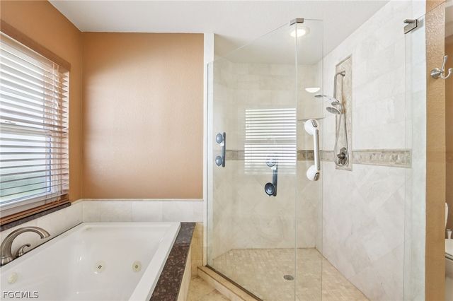 5118 Harrogate CT, Naples, FL 34112