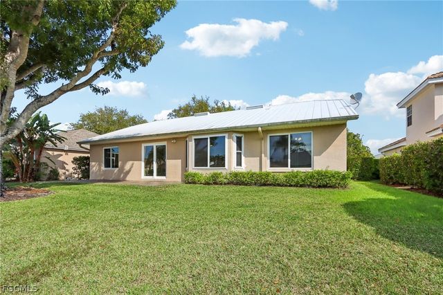 5118 Harrogate CT, Naples, FL 34112