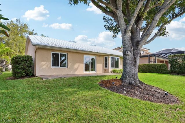 5118 Harrogate CT, Naples, FL 34112