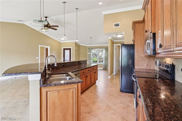 5118 Harrogate CT, Naples, FL 34112