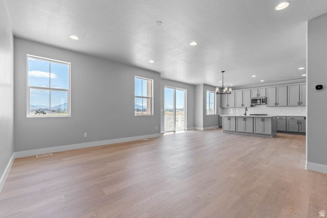 2246 N HOODED CRANE DR, Clinton, UT 84015