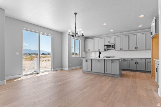 2246 N HOODED CRANE DR, Clinton, UT 84015