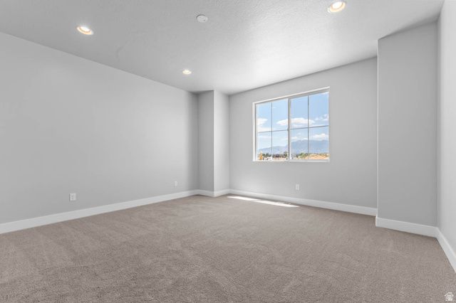 2246 N HOODED CRANE DR, Clinton, UT 84015